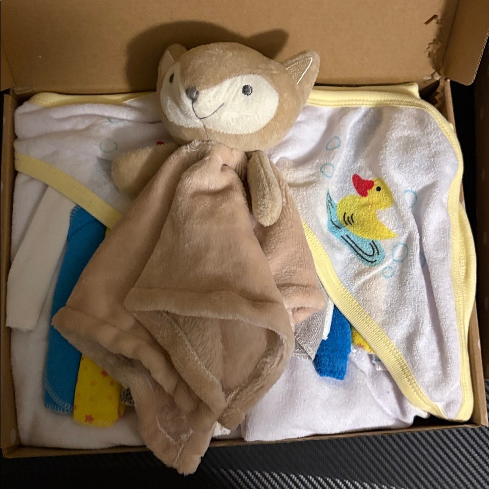 New Baby 2 sets Hoodie with ducks Towel 6 washcloths Lovie and new in box